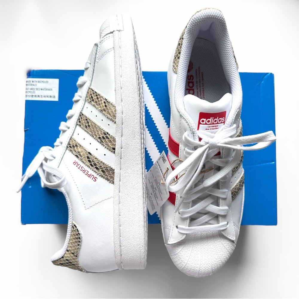 NIB Adidas Superstar with Snakeskin Graphics Women's Size 9.5 M Cloud White